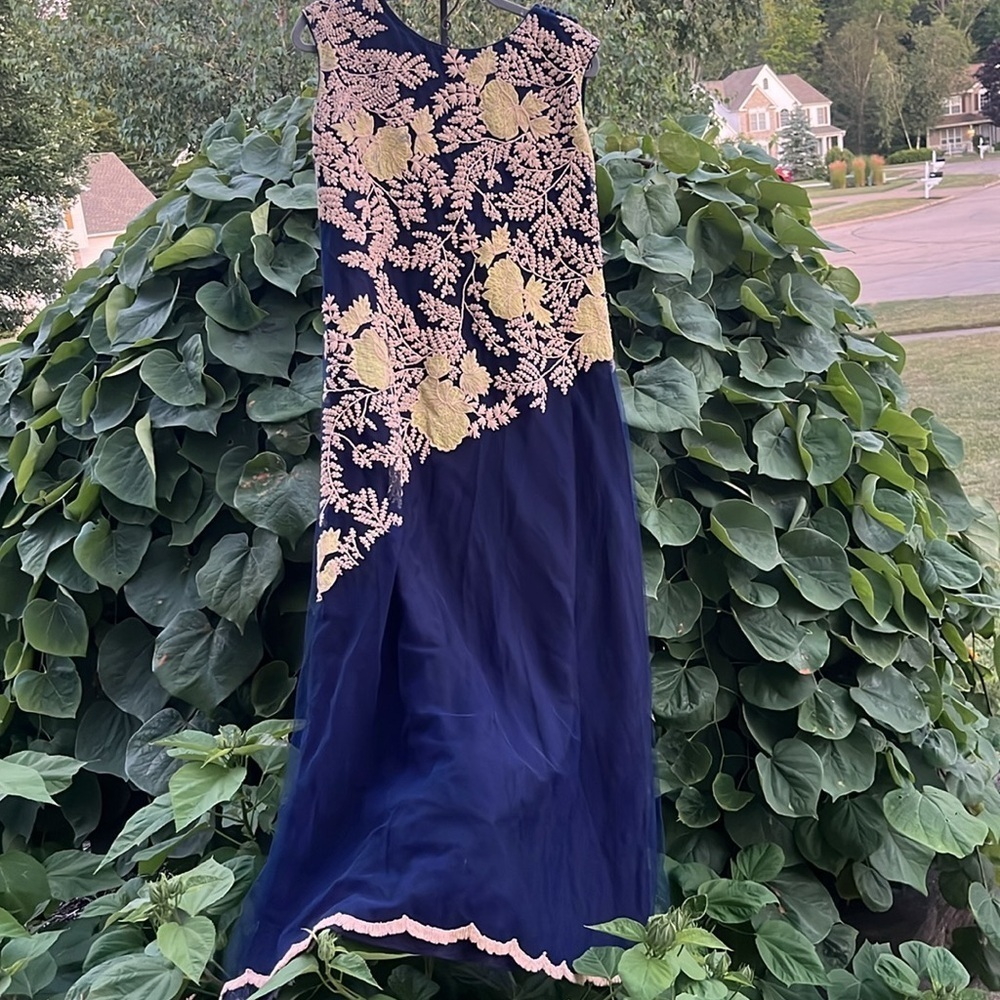 Heavily embroidered maxi dress cap sleeves pull on size Small navy lime green